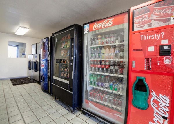 Super 7 Inn image 13