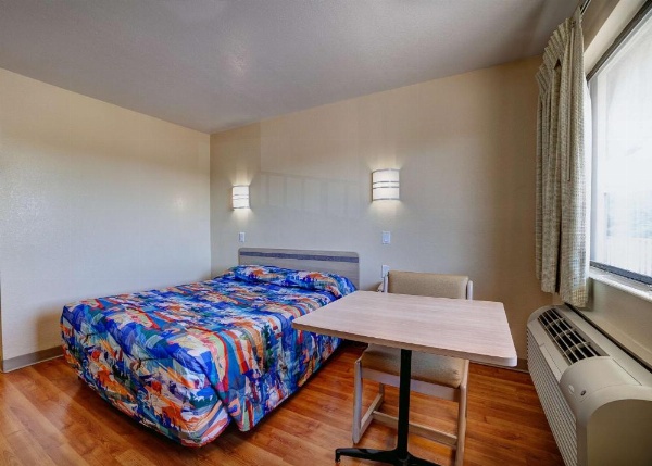 Super 7 Inn image 28